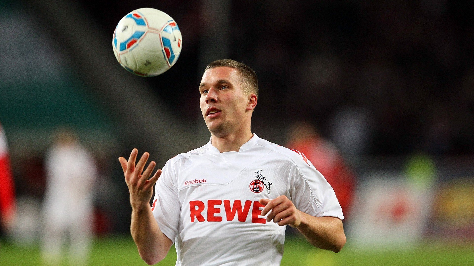 德甲球队建设虚拟战术模拟场景提升协同判断力，德甲场地